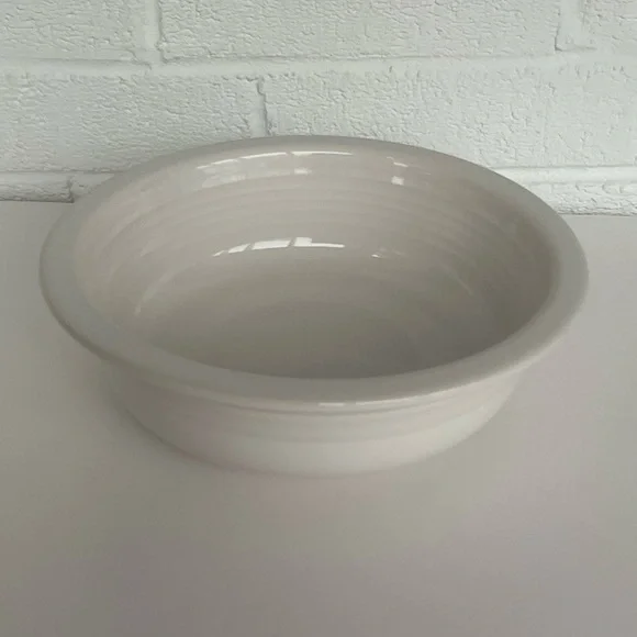 Fiesta Classic Rim 8 1/4” Contemporary White Serving Bowl Fiestaware - Picture 2 of 9